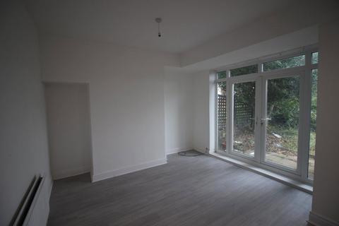 3 bedroom semi-detached house to rent, Deepdene Road