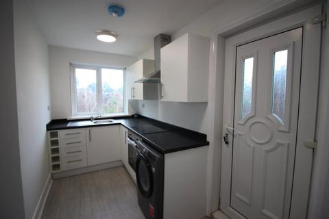 3 bedroom semi-detached house to rent, Deepdene Road