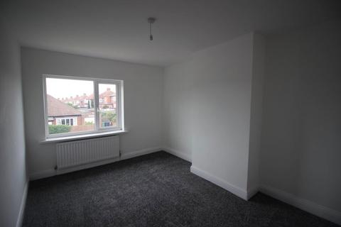 3 bedroom semi-detached house to rent, Deepdene Road