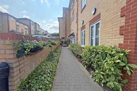 2 bedroom retirement property for sale, Stoneleigh Road, Ilford, IG5 0JX