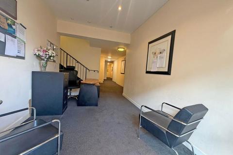 2 bedroom retirement property for sale, Stoneleigh Road, Ilford, IG5 0JX