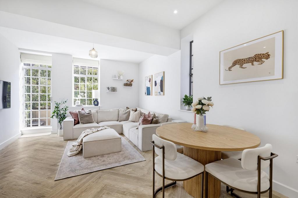 Apartment in London, Springfield Village - View 2