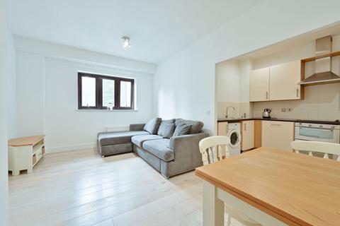 2 bedroom flat to rent, Silas Court, Lockhart Road, WD17, Watford, WD17