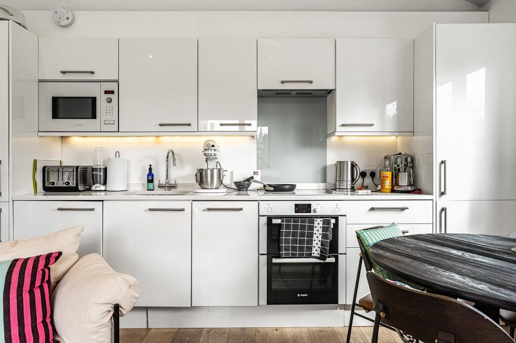 House in London - View 2