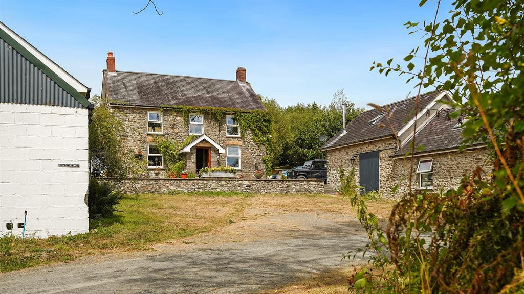 House in Llanfihangel-ar-arth - More