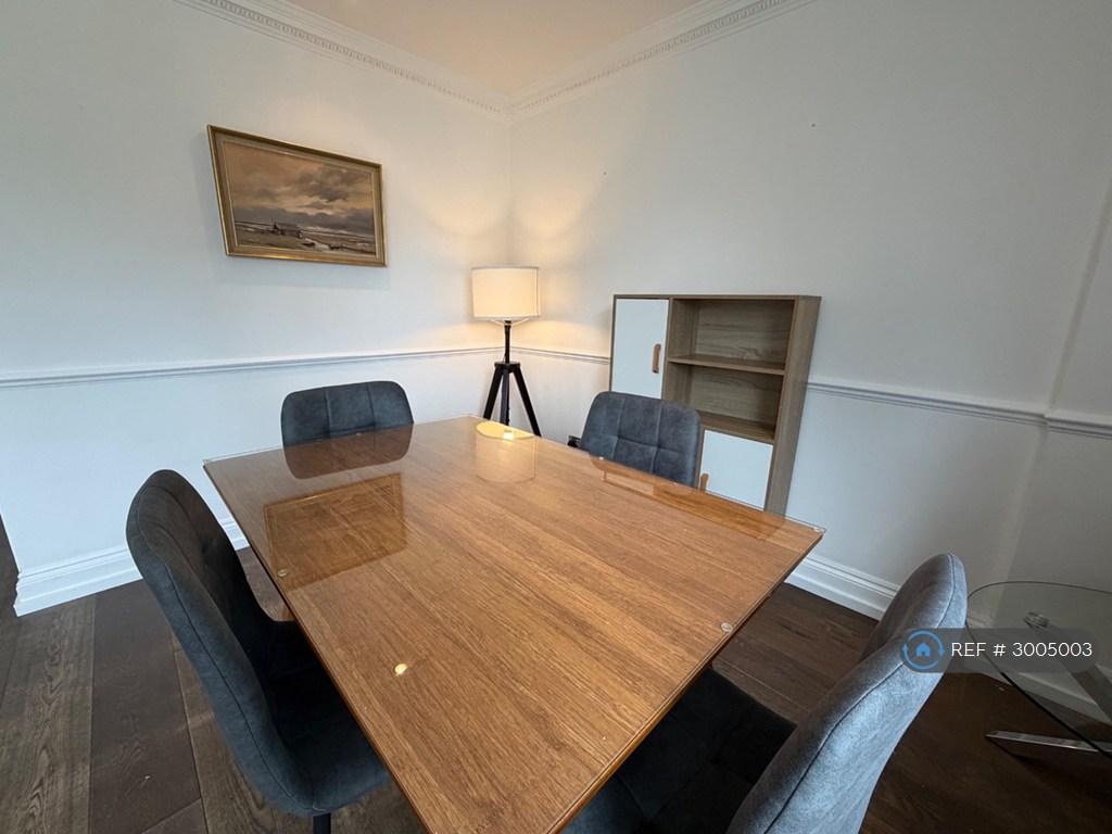 Apartment in Chelsea - View 3
