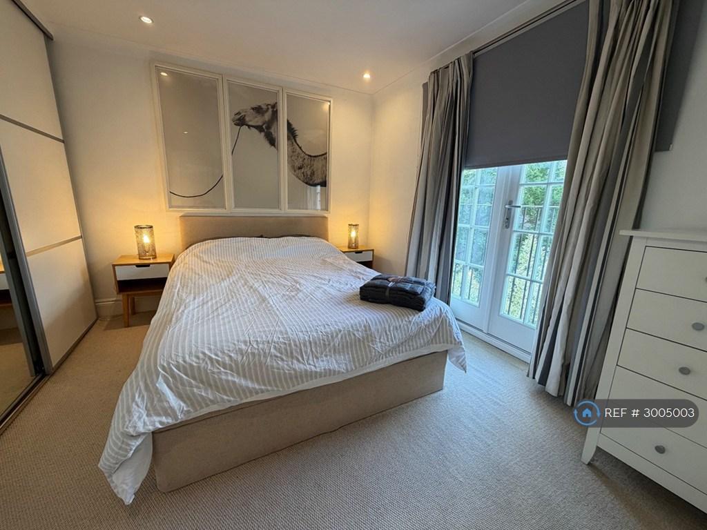 Apartment in Chelsea - View 5