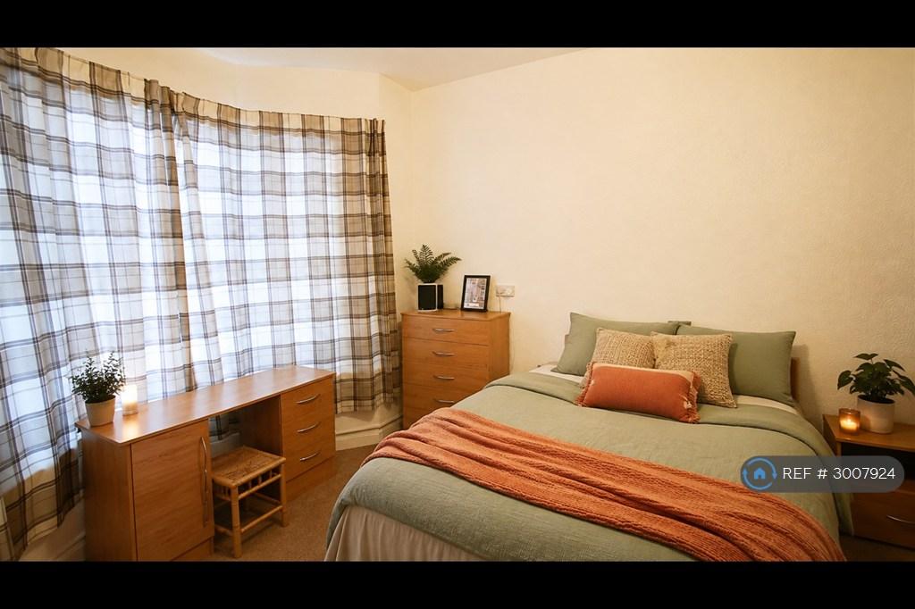Apartment in Newcastle Upon Tyne - View 3
