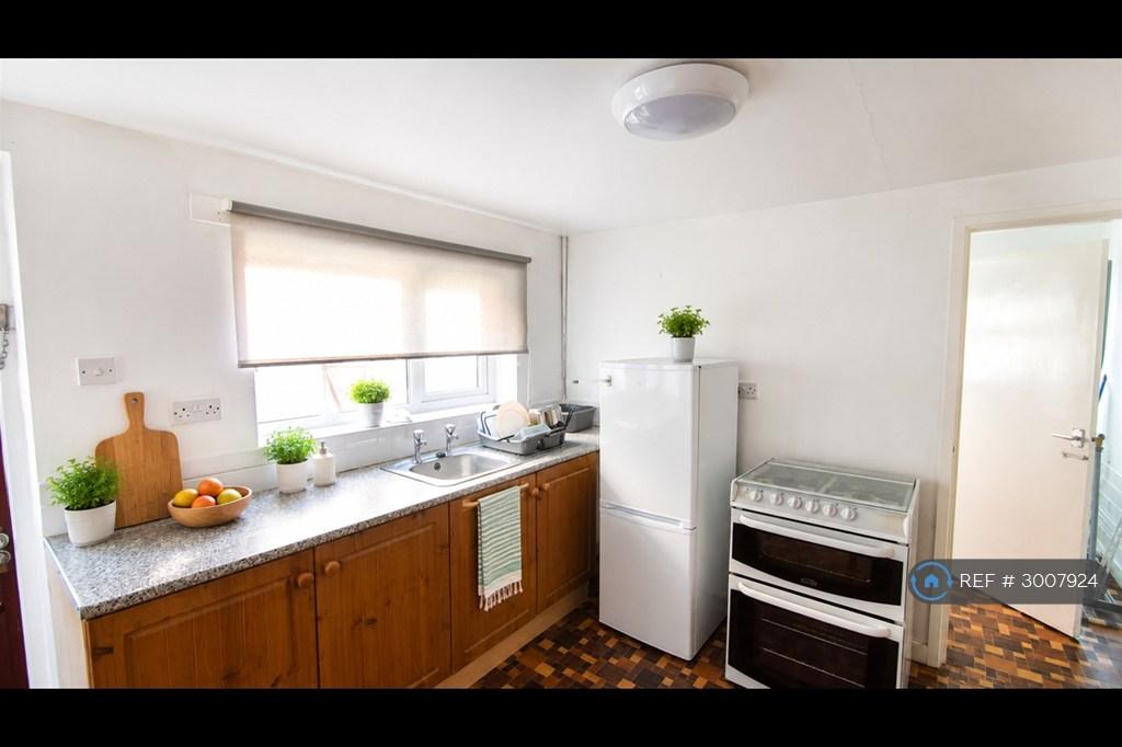 Apartment in Newcastle Upon Tyne - View 4