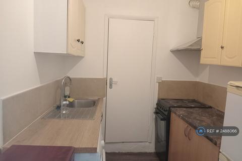 Studio to rent, London, London, N9