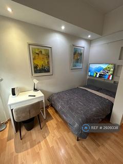1 bedroom in a flat share to rent, Lawrence House, London, EC1V