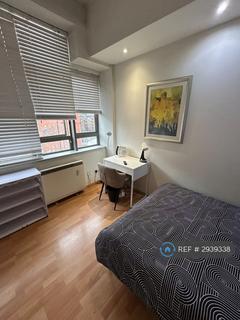 1 bedroom in a flat share to rent, Lawrence House, London, EC1V