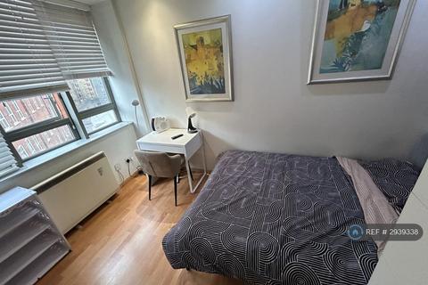 1 bedroom in a flat share to rent, Lawrence House, London, EC1V