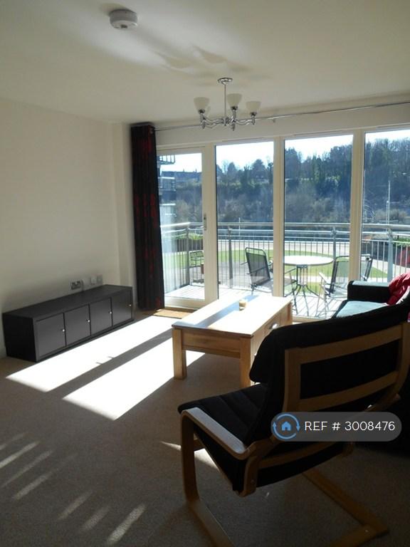 Apartment in Cardiff, Grangetown - View 2