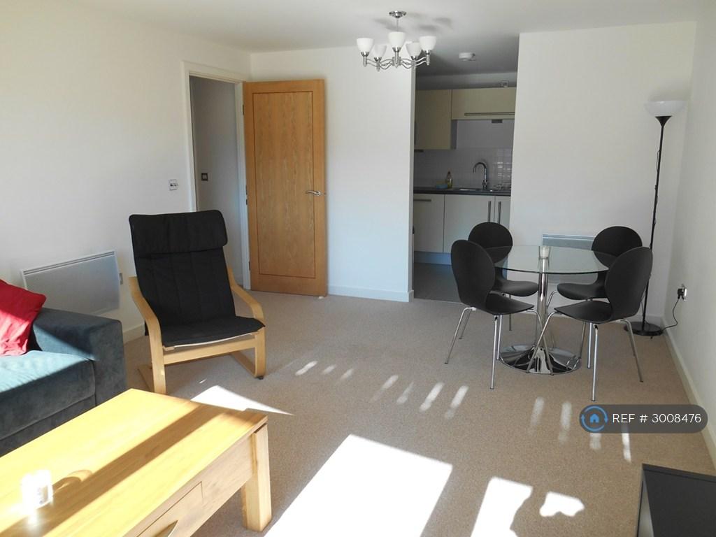 Apartment in Cardiff, Grangetown - View 3