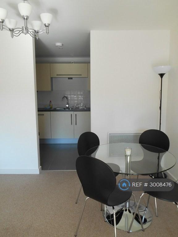 Apartment in Cardiff, Grangetown - More