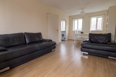 2 bedroom flat to rent, Chorlton Road, Manchester, M15