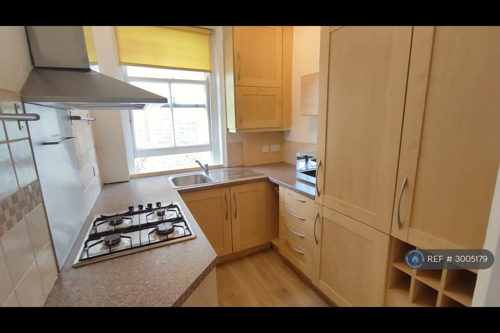 Apartment in London - View 5