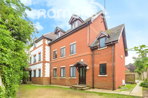 1 bedroom flat to rent, Sunmit Court, Crossborough Gardens, Basingstoke, RG21