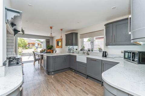 4 bedroom detached bungalow for sale, Rownhams Lane, North Baddesley, Southampton