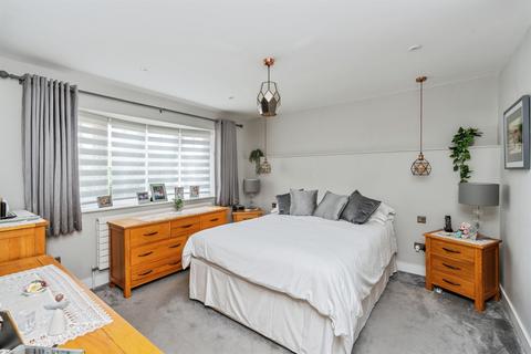4 bedroom detached bungalow for sale, Rownhams Lane, North Baddesley, Southampton