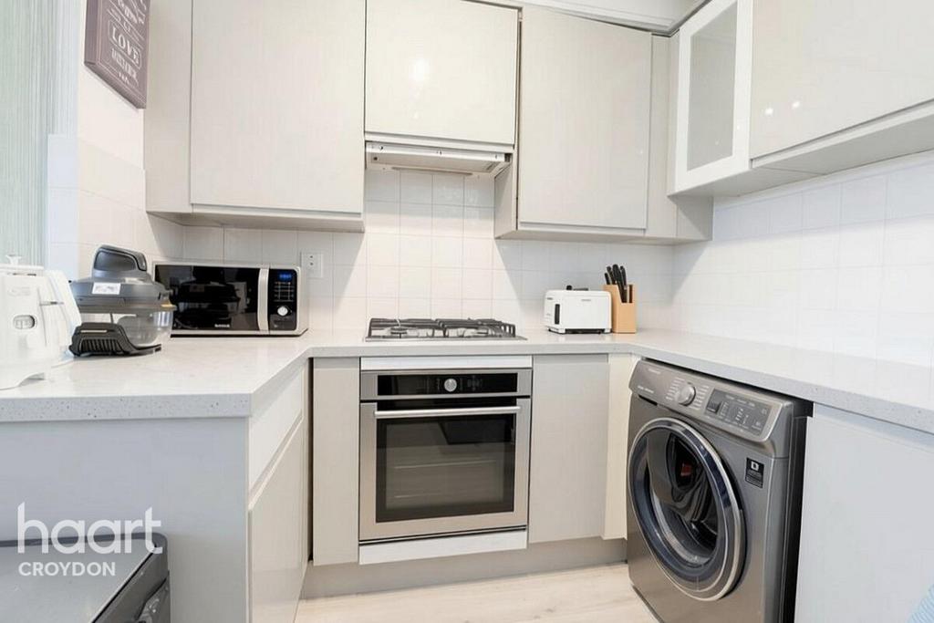 Apartment in SOUTH CROYDON - View 2
