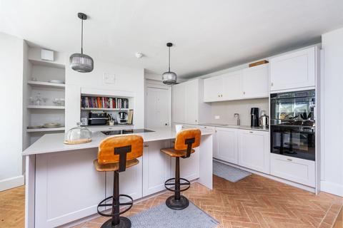 5 bedroom terraced house to rent, The Close, Winchester, SO23