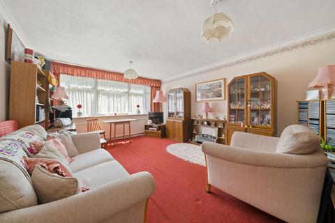 2 bedroom flat for sale, Glebelands, Claygate, Esher, KT10