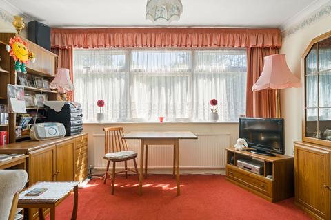 2 bedroom flat for sale, Glebelands, Claygate, Esher, KT10