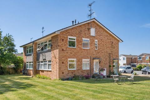 2 bedroom flat for sale, Glebelands, Claygate, Esher, KT10
