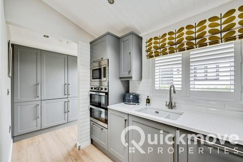 2 bedroom park home for sale, Swindon, Wiltshire, SN25