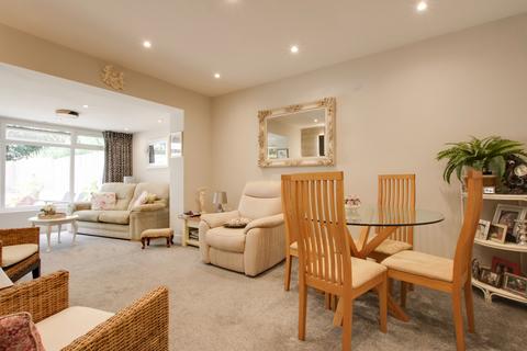 2 bedroom semi-detached bungalow for sale, OAK ROAD, FAREHAM. GUIDE PRICE £325,000 - £350,000.