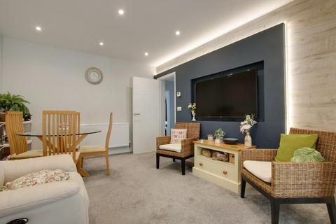 2 bedroom semi-detached bungalow for sale, OAK ROAD, FAREHAM. GUIDE PRICE £325,000 - £350,000.