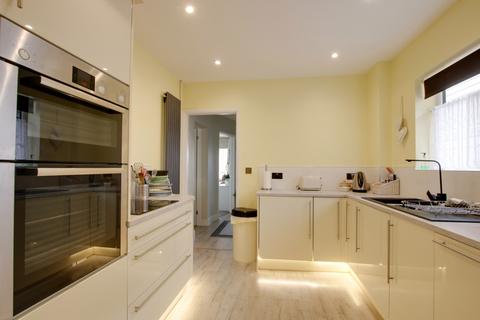 2 bedroom semi-detached bungalow for sale, OAK ROAD, FAREHAM. GUIDE PRICE £325,000 - £350,000.