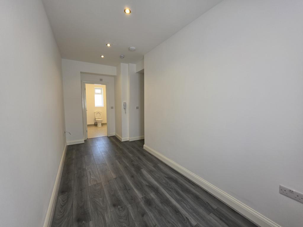 House in Southall - View 3