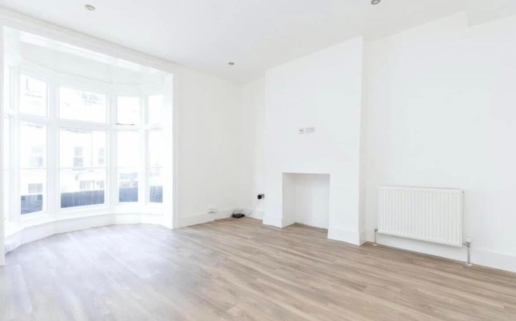 Apartment in Bexhill-On-Sea - View 2
