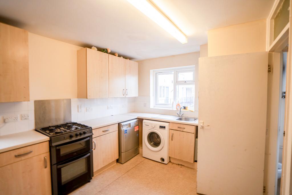 Apartment in Northolt - View 3