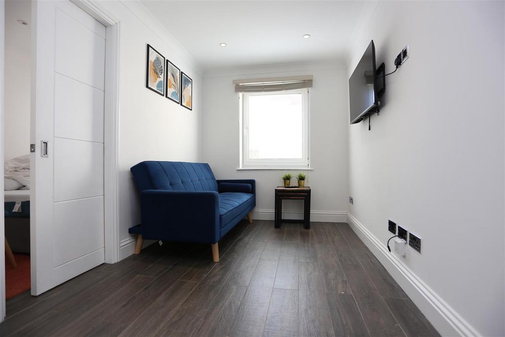Apartment in Brighton - View 3