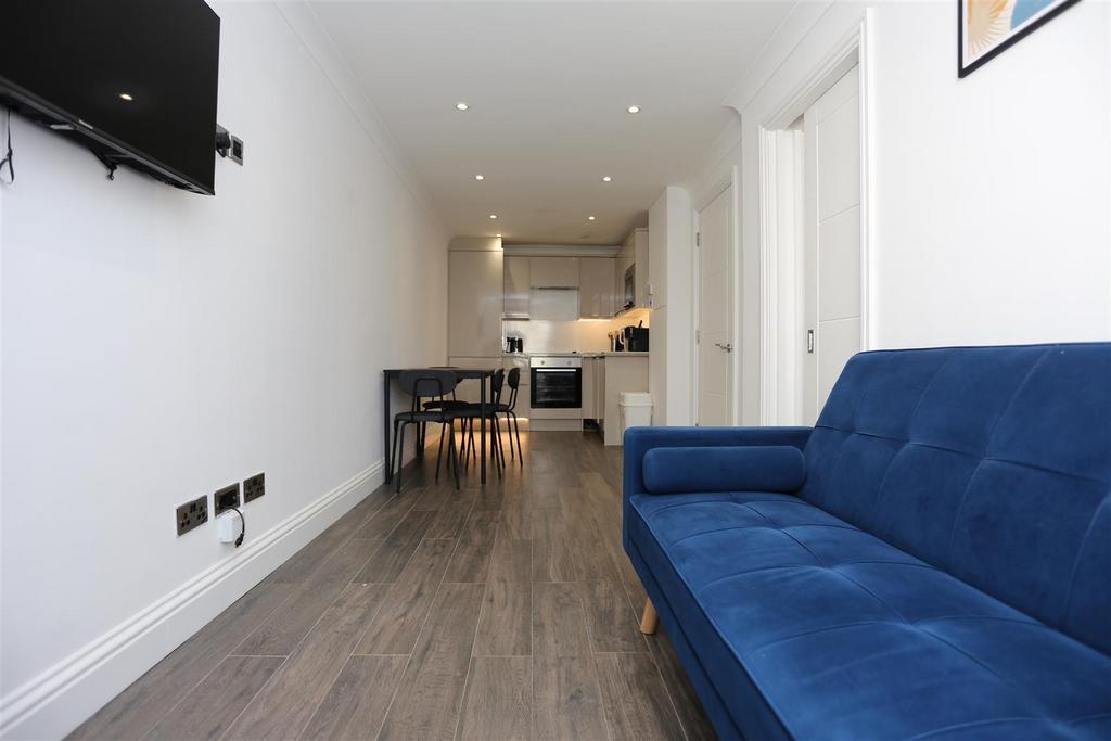Apartment in Brighton - View 4