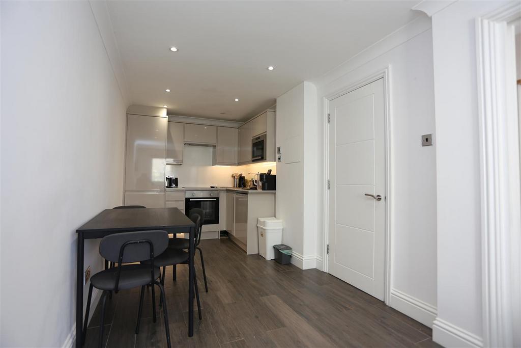 Apartment in Brighton - View 5