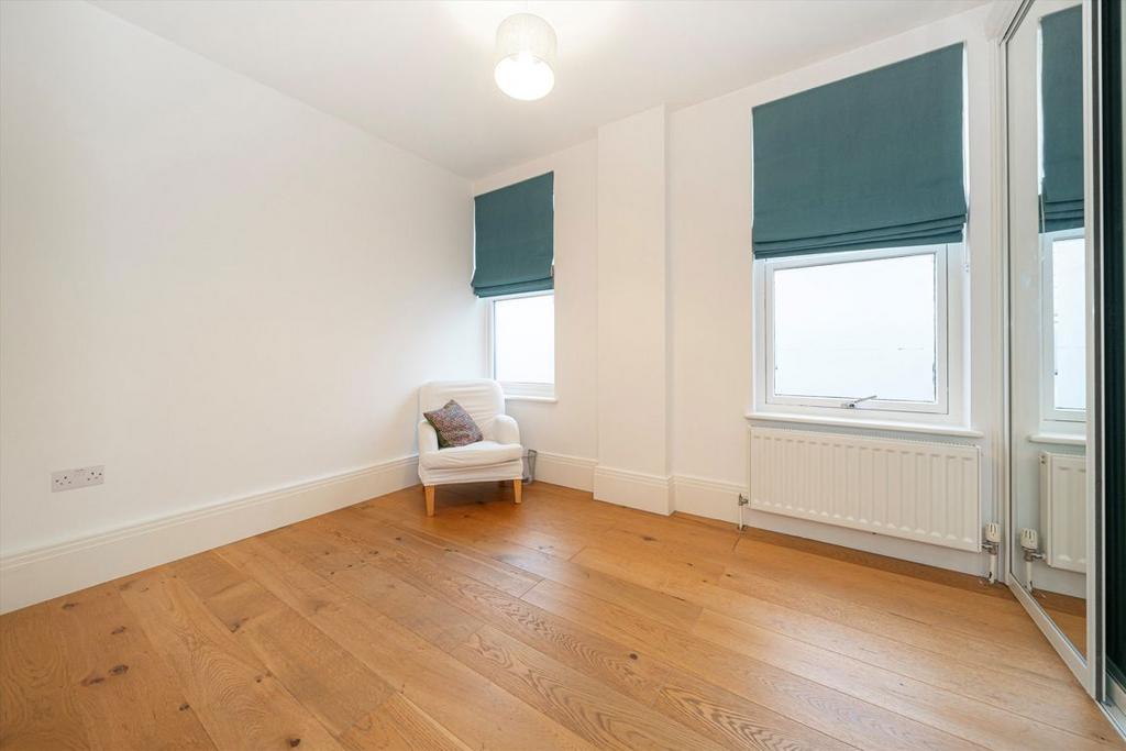Apartment in Hampton - More