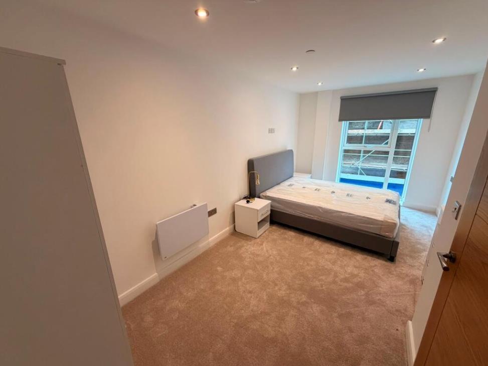 Apartment in LEEDS - More