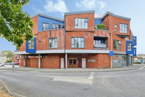 2 bedroom flat for sale, Broadwater Road, Romsey, Hampshire, SO51
