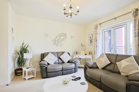 2 bedroom flat for sale, Broadwater Road, Romsey, Hampshire, SO51