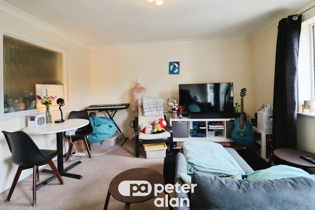 Apartment in Cardiff, Thornhill - View 2