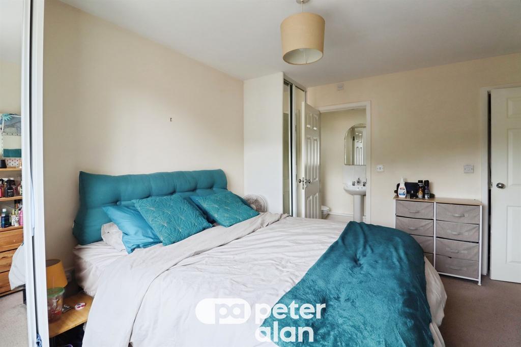 Apartment in Cardiff, Thornhill - View 4