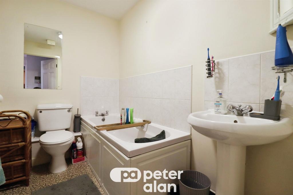 Apartment in Cardiff, Thornhill - More