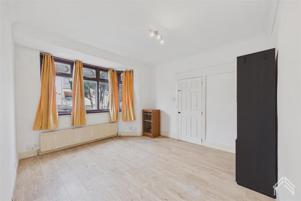 House in London - View 2