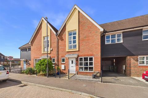 3 bedroom terraced house for sale, Gwendoline Buck Drive, Aylesbury HP21