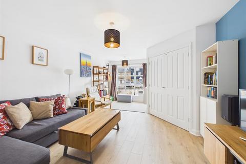 3 bedroom terraced house for sale, Gwendoline Buck Drive, Aylesbury HP21